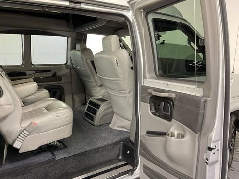 Used 2023 Chevrolet Express 2500 RWD image 29