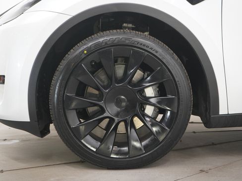 Used 2023 Tesla Model Y Long Range AWD/4WD image 31