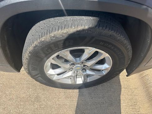Used 2023 Chevrolet Traverse LS FWD image 5