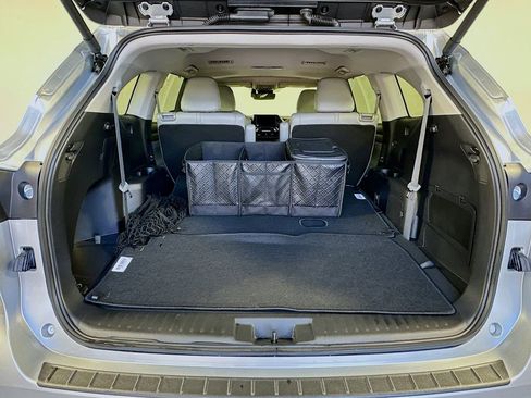 Certified 2024 Toyota Highlander XLE image 26