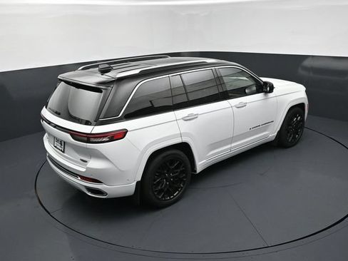 Used 2022 Jeep Grand Cherokee Summit AWD/4WD image 18
