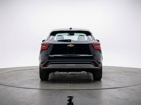 Used 2025 Chevrolet Trax LT image 7