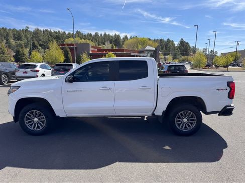 Used 2024 Chevrolet Colorado LT w/ LT Convenience Package image 2