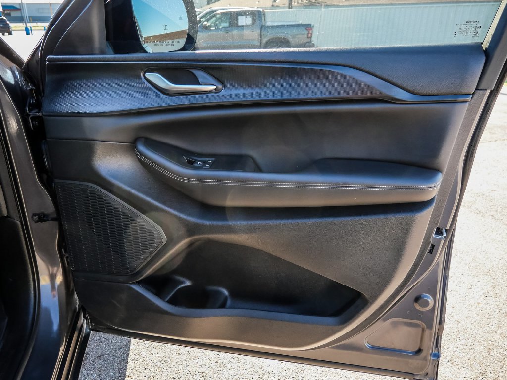Used 2024 Jeep Grand Cherokee Altitude RWD image 19