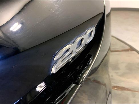 Used 2017 Chrysler 200 Limited Platinum w/ Mopar Interior Package FWD image 8