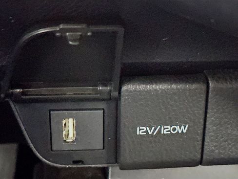 Used 2021 Toyota Camry SE w/ Carpet Mat Package (TMS) image 24