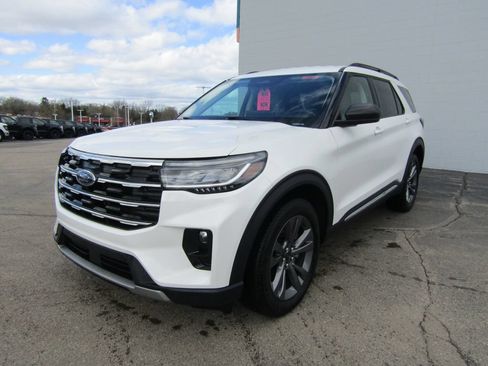 Used 2025 Ford Explorer Active w/ Active Comfort Package AWD/4WD image 38