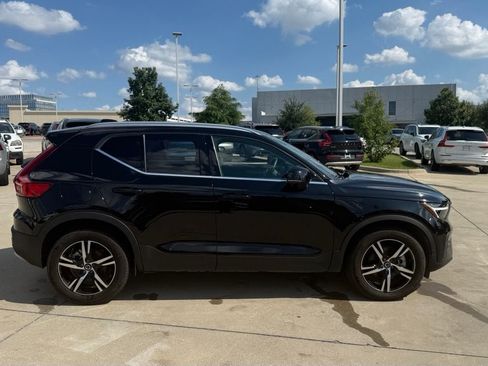 Used 2025 Volvo XC40 B5 Core AWD/4WD image 4