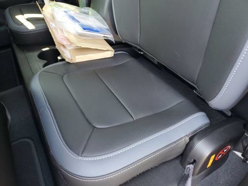 Used 2021 Chevrolet Colorado Z71 AWD/4WD image 17