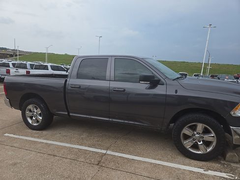 Used 2019 RAM 1500 Big Horn RWD image 4