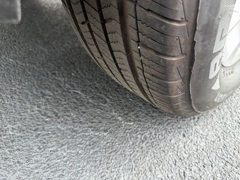 Used 2024 Kia Carnival LX image 33