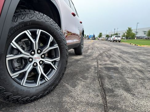 Used 2025 GMC Acadia AT4 AWD/4WD image 9