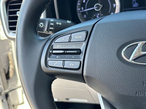 Used 2020 Hyundai Venue SEL w/ Convenience + Premium Package FWD image 16
