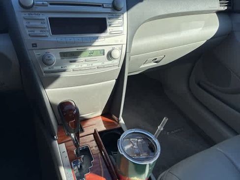 Used 2011 Toyota Camry XLE image 3