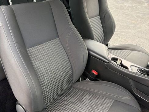 Used 2017 Dodge Challenger SXT image 22