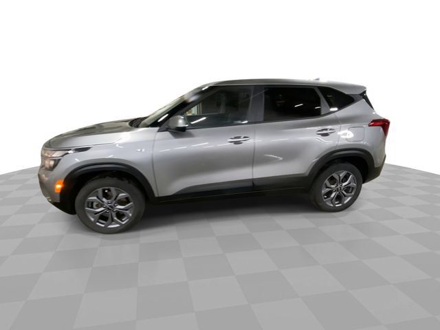 Used 2024 Kia Seltos LX AWD/4WD image 7