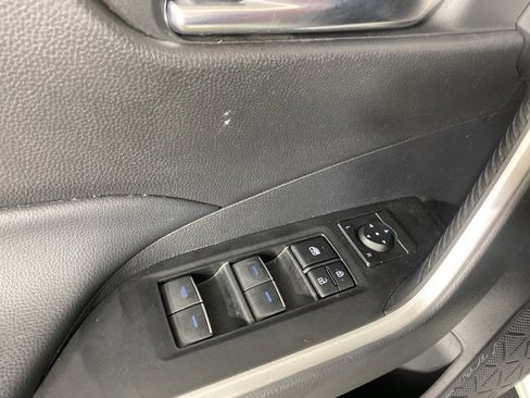 Used 2022 Toyota RAV4 SE image 28
