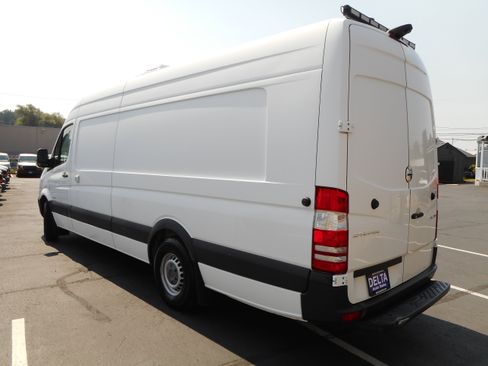 Used 2014 Freightliner Sprinter 2500 RWD image 7