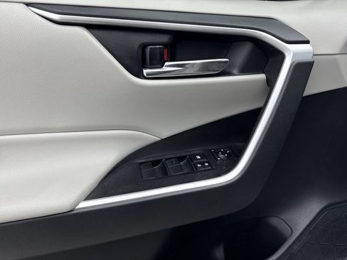 Used 2021 Toyota RAV4 XLE image 26