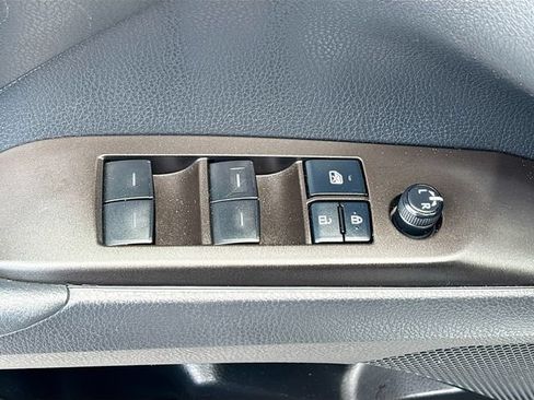 Used 2022 Toyota Camry SE FWD image 18