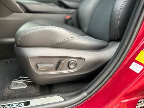 Used 2024 Toyota Venza image 20