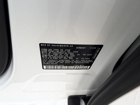 Used 2025 Volkswagen ID. Buzz Pro S RWD image 44