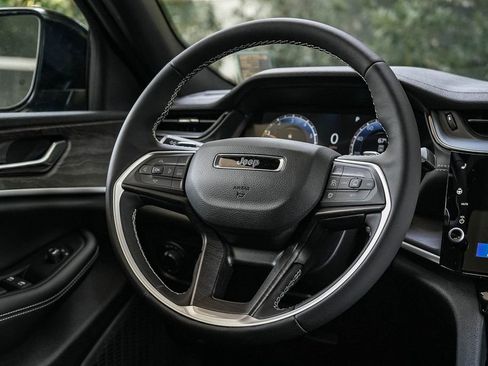 New 2026 Jeep Grand Cherokee Altitude image 15