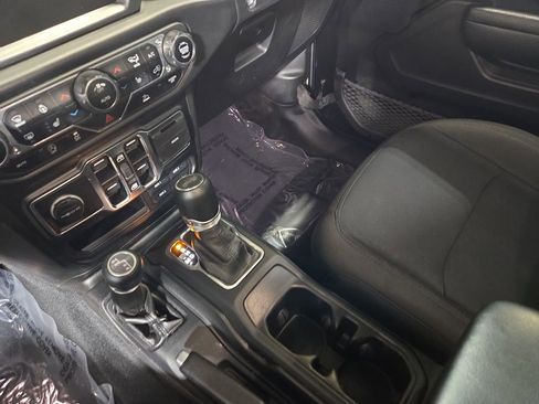 Used 2022 Jeep Wrangler Unlimited Sport AWD/4WD image 27