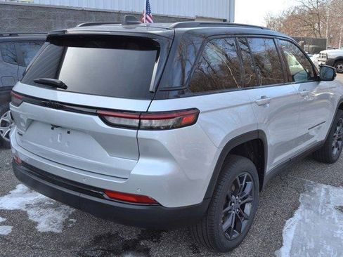 New 2025 Jeep Grand Cherokee Limited image 8