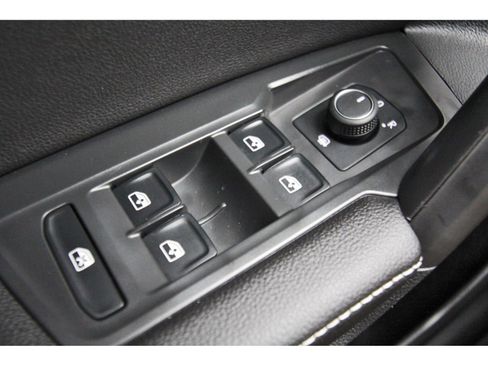 Used 2022 Volkswagen Tiguan S FWD image 21