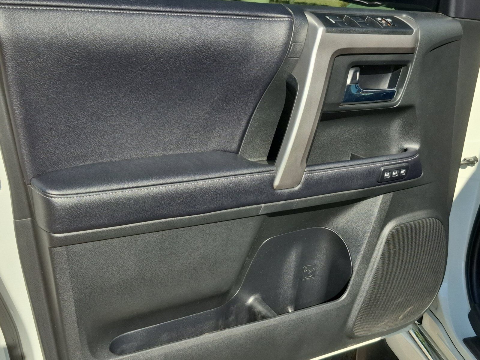 Used 2019 Toyota 4Runner SR5 AWD/4WD image 14