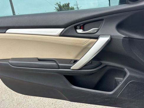 Used 2016 Honda Civic Touring image 11