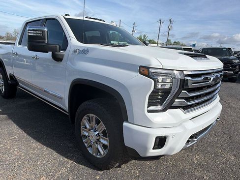 New 2026 Chevrolet Silverado 2500 High Country w/ High Country Premium Package AWD/4WD image 3