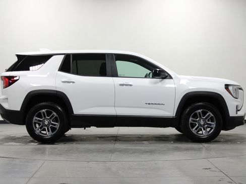 Used 2025 GMC Terrain Elevation image 3