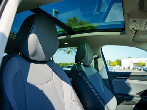 New 2025 Volkswagen Tiguan SE image 38