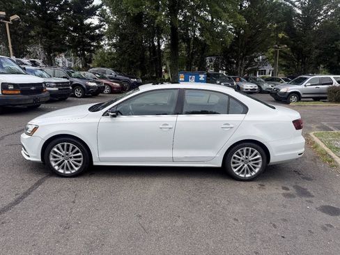 Used 2016 Volkswagen Jetta SEL w/ Lighting Package FWD image 3