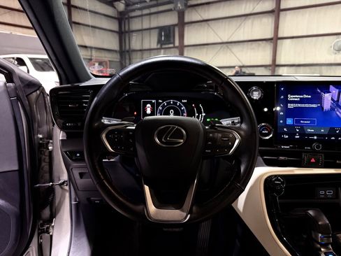 Used 2022 Lexus NX 250 FWD w/ Towing Package (2000 Lbs) image 30