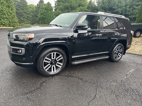 Used 2018 Toyota 4Runner Limited AWD/4WD image 12