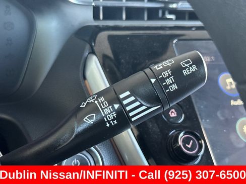 Used 2023 Chevrolet Bolt EUV LT FWD image 38