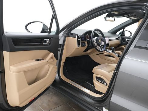 Used 2021 Porsche Cayenne AWD/4WD image 23