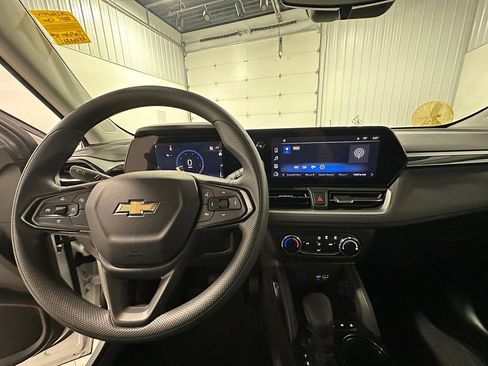 Used 2025 Chevrolet TrailBlazer LS w/ LS Convenience Package FWD image 34
