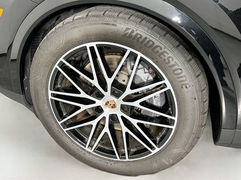 New 2025 Porsche Cayenne image 34