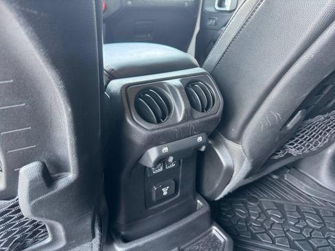 Used 2020 Jeep Wrangler Unlimited Rubicon AWD/4WD image 19