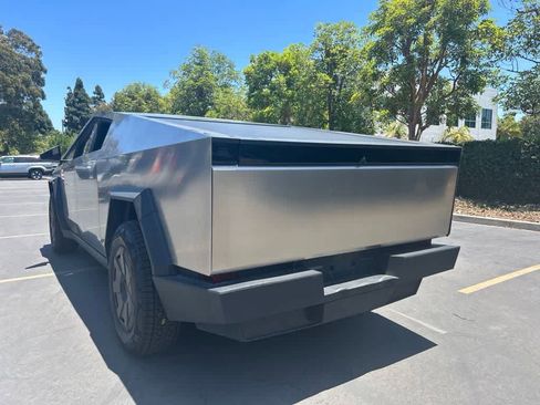 Used 2024 Tesla Cybertruck AWD Crew Cab image 4