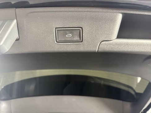 Used 2024 Volkswagen Atlas Cross Sport SEL Premium R-Line image 33