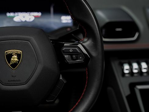 Used 2020 Lamborghini Huracan EVO RWD image 39