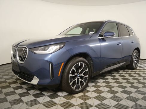Certified 2025 BMW X3 xDrive30i w/ Premium Package AWD/4WD image 7