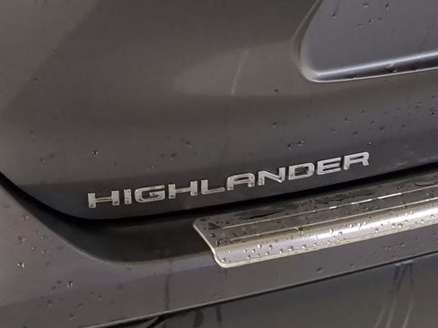 Used 2023 Toyota Highlander XLE image 13