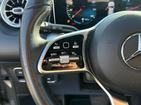 Used 2021 Mercedes-Benz GLB 250 4MATIC image 21