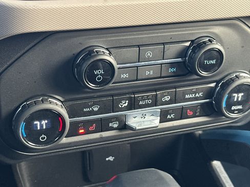 Used 2023 Ford Bronco Wildtrak image 18